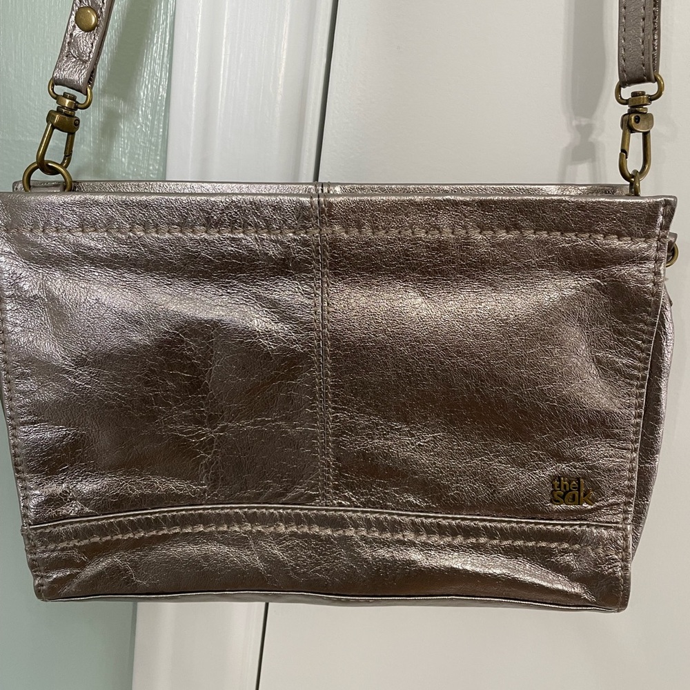 The Sak Pewter Metallic Small Crossbody Purse